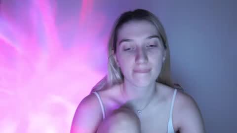 honeyveil online show from August 2, 5:15 pm
