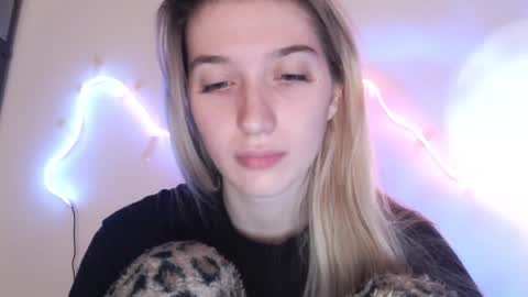 honeyveil online show from April 23, 12:29 pm