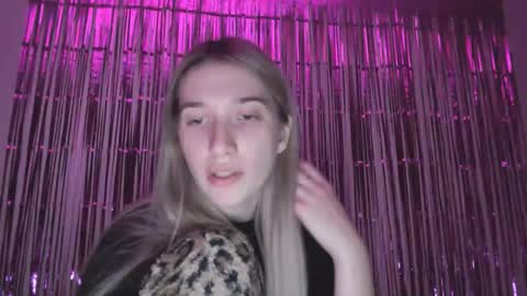 honeyveil online show from February 12, 5:49 pm