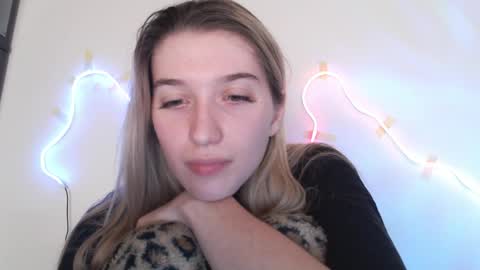 honeyveil online show from April 23, 12:24 pm