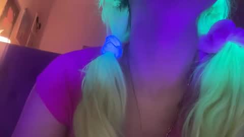 Emi Rose online show from February 5, 6:28 am