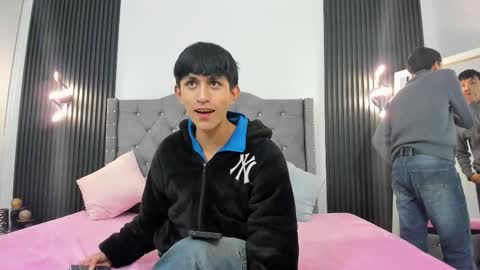 hoot_booys_ online show from October 27, 3:06 am