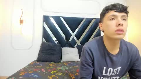 hoot_booys_ online show from December 22, 11:28 am