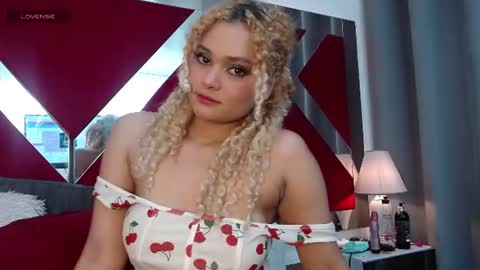 hope_marshall online show from June 18, 5:35 am