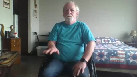 Snapshot of hormonemonster27 chatting on January 1, 8:15 pm Hormone Monster online show from January 1, 8:15 pm