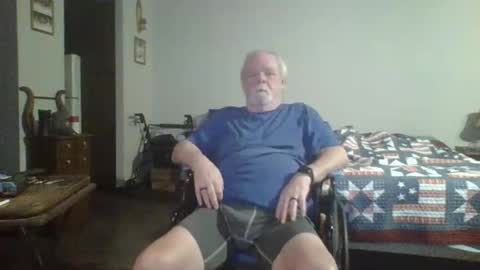 Snapshot of hormonemonster27 chatting on December 20, 6:19 am Hormone Monster online show from December 20, 6:19 am