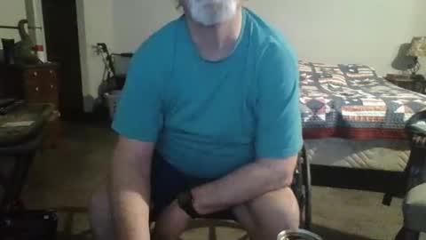 Snapshot of hormonemonster27 chatting on January 4, 4:23 am Hormone Monster online show from January 4, 4:23 am