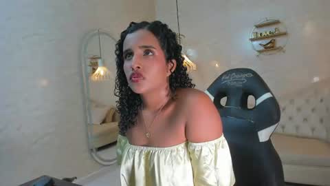 Horny Curls  online show from August 4, 3:46 am