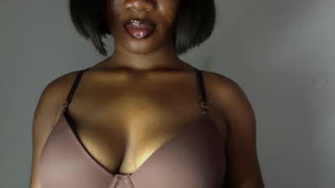 delilah online show from May 23, 7:32 pm