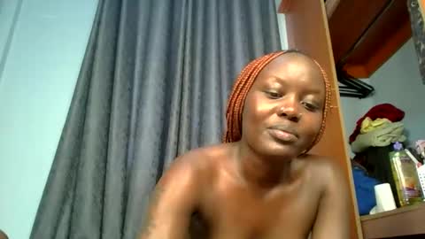 horny_lunah online show from April 7, 8:16 am