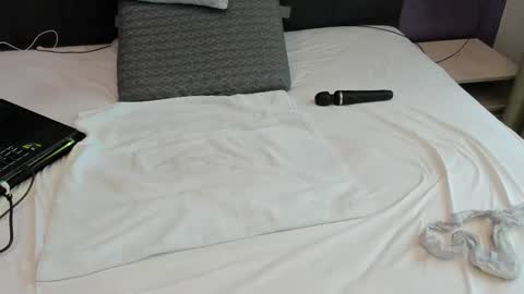 Olivia online show from April 11, 7:45 am