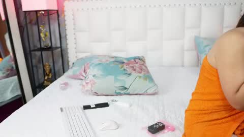Khloe  online show from June 7, 12:10 pm