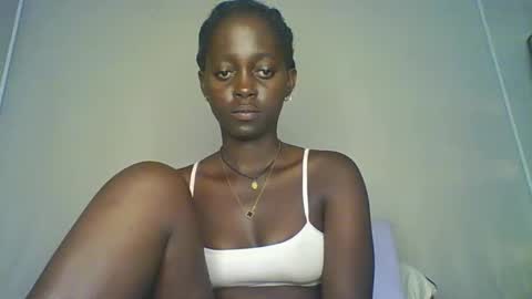 Snapshot of hornybella4 chatting on October 29, 1:35 pm Bella online show from October 29, 1:35 pm