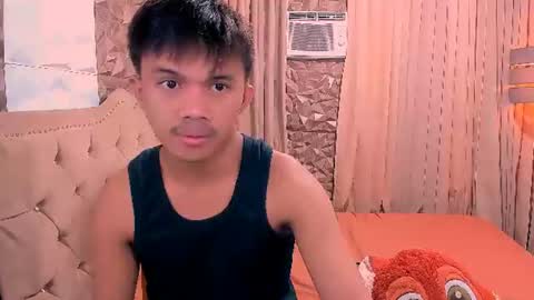 hornytwinkx69 online show from July 26, 4:37 pm