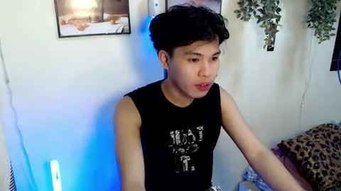 mark online show from March 8, 12:31 pm