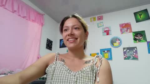 Mia online show from December 2, 7:01 pm