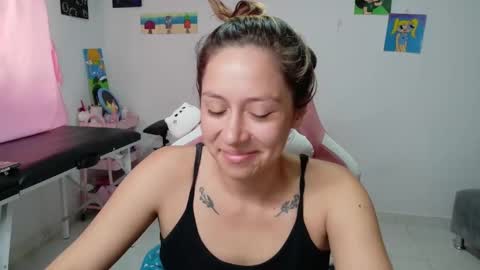 Mia online show from January 9, 5:29 pm