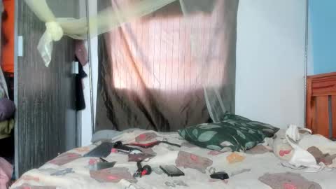 hot_moxie online show from October 12, 5:55 am