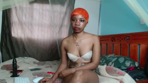 hot_moxie online show from November 23, 7:17 am