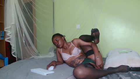 hot_moxie online show from December 17, 7:42 pm