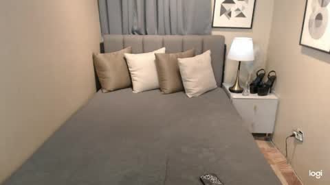 hot_nikki69 online show from June 6, 8:31 am