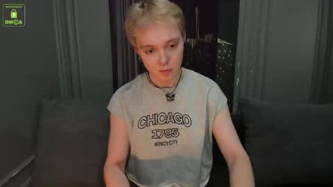 Snapshot of hot_twinkboy chatting on February 15, 10:44 am hot_twinkboy online show from February 15, 10:44 am