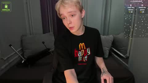 Snapshot of hot_twinkboy chatting on February 25, 11:32 am hot_twinkboy online show from February 25, 11:32 am
