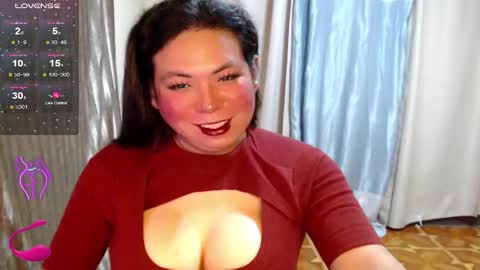 Snapshot of hotasian_mama chatting on October 21, 9:03 am Grace online show from October 21, 9:03 am