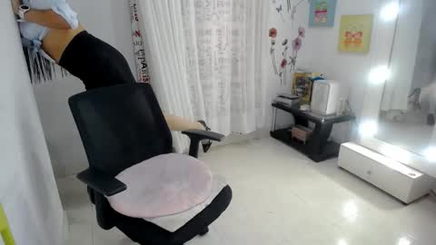 SECRET ROOM shhhhhh  make me very happy link AMAZON online show from May 18, 5:41 pm