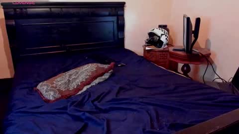 Yikes online show from December 14, 1:23 am