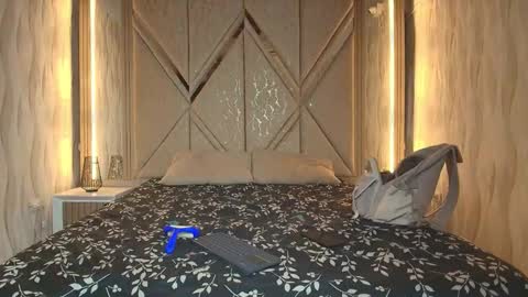 hotcouple_222 online show from February 22, 7:27 pm