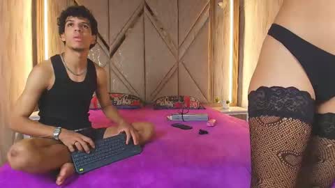 hotcouple_222 online show from April 28, 1:59 pm