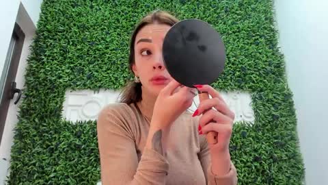 hotfallingdevil online show from April 4, 5:47 am