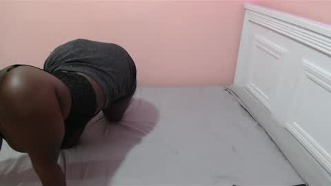 hotgial02 online show from December 1, 9:06 pm