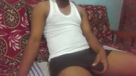 hotguyy001 online show from February 12, 3:32 am