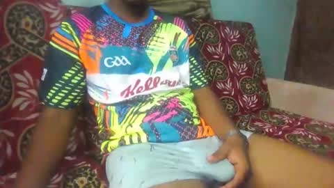 hotguyy001 online show from March 7, 9:09 am