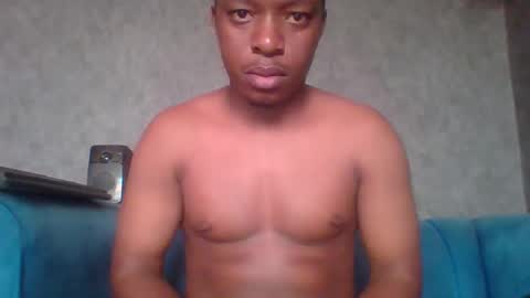 hotguyy001 online show from February 14, 7:07 am