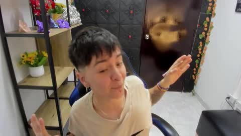 hannah online show from April 21, 2:51 am