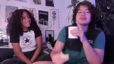 Snapshot of hothoneychile chatting on September 9, 2:06 pm Sam and Nico online show from September 9, 2:06 pm