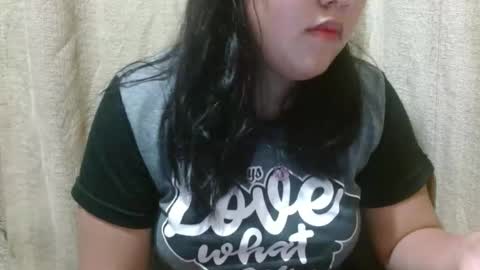 hotiemorenagurl18 online show from November 1, 2:23 am