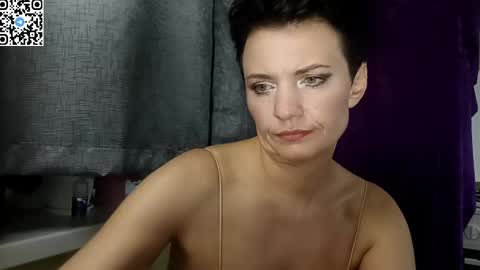 hotmamaqueen234 online show from April 17, 9:50 pm