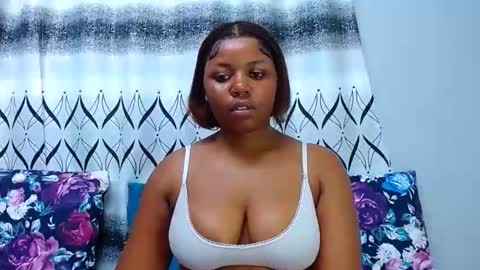 hotsmalltitsx online show from April 24, 7:05 pm