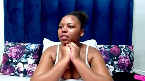 hotsmalltitsx online show from April 21, 1:42 am