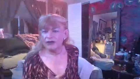 hotsuzyluv online show from April 12, 10:58 pm