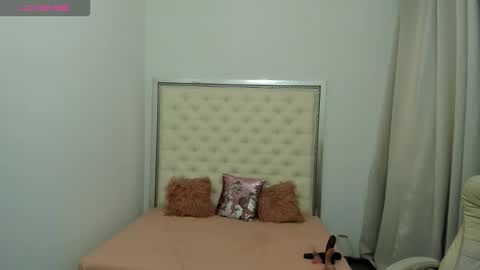 Snapshot of hott_eryka chatting on October 10, 9:26 am Eryka online show from October 10, 9:26 am