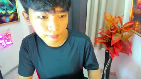 hottestloues online show from April 6, 4:46 am