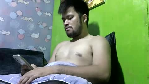 HottestPinoy32 online show from March 8, 2:19 pm
