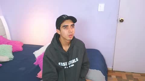 hottiie_guy online show from November 5, 6:43 pm