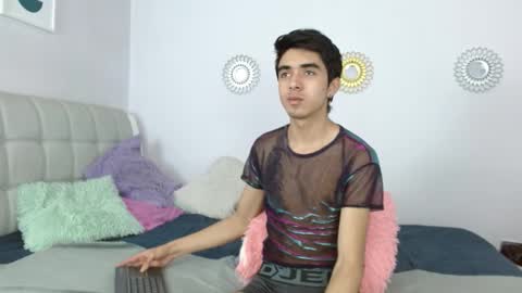hottiie_guy online show from December 19, 5:52 pm