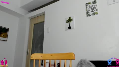 crishinahotty online show from September 12, 7:32 am